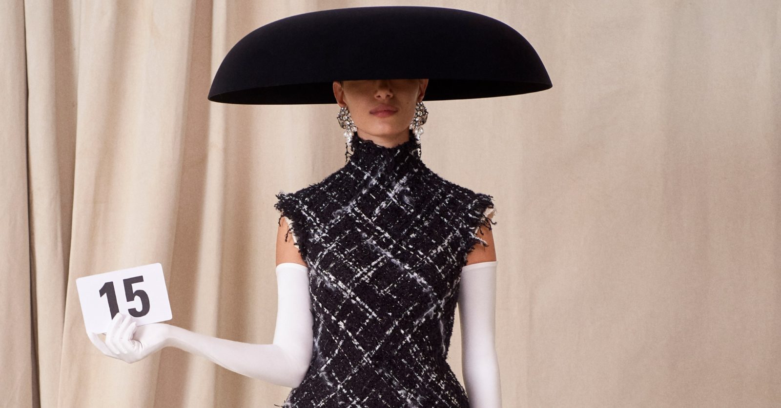 Balenciaga makes striking comeback in haute couture show